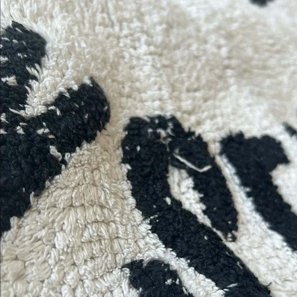 UO round ‘feelin myself’ bath rug